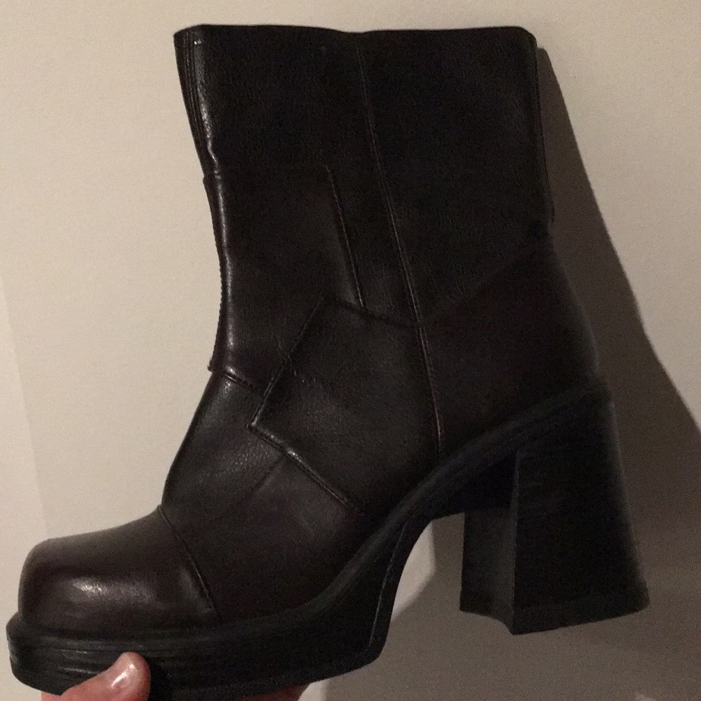 90s chunky boots